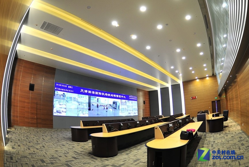 天津滨海国际机场t2航站楼指挥中心3x10弧形拼接