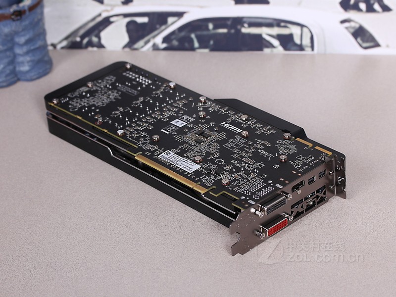 xfx讯景r9 280 6g魔尊 效果图(14/17)
