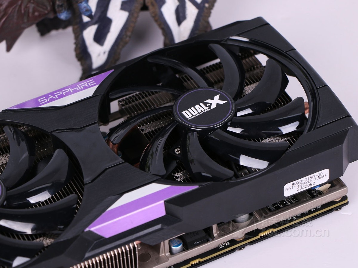 蓝宝石r9 390 4g d5 白金版 oc