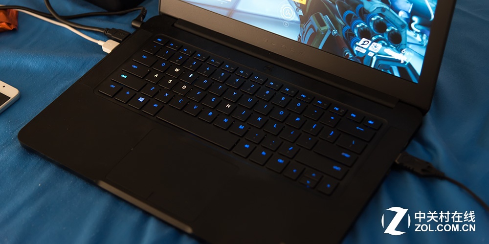 【高清图】 轻薄游戏本典范 雷蛇2016新款灵刃评测图3