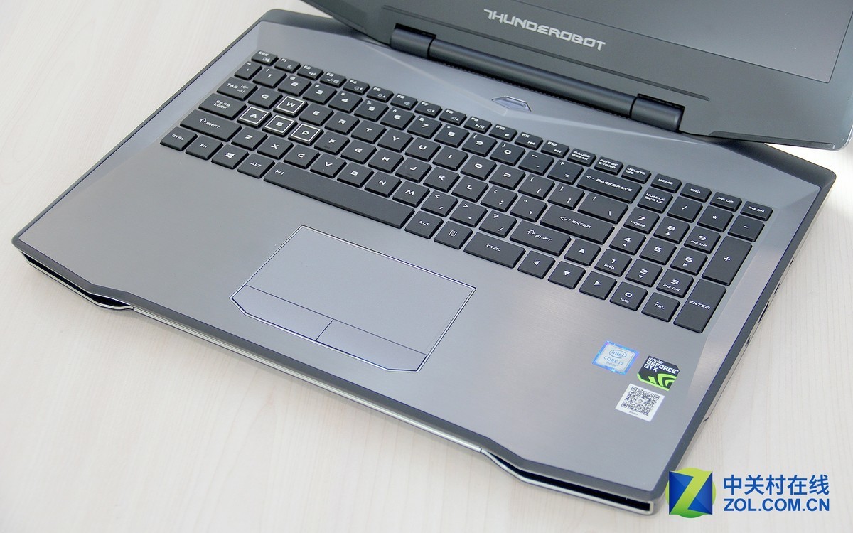 【高清图】 高颜值高性能 雷神911-s1g游戏本评测图5