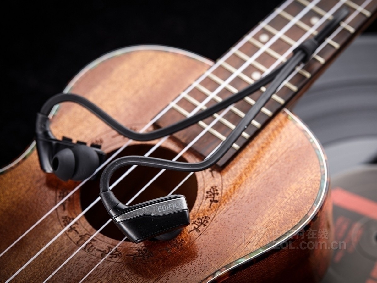 产品相关    漫步者w430bt  图片筛选 类型: 整体外观图 场景: 效果图