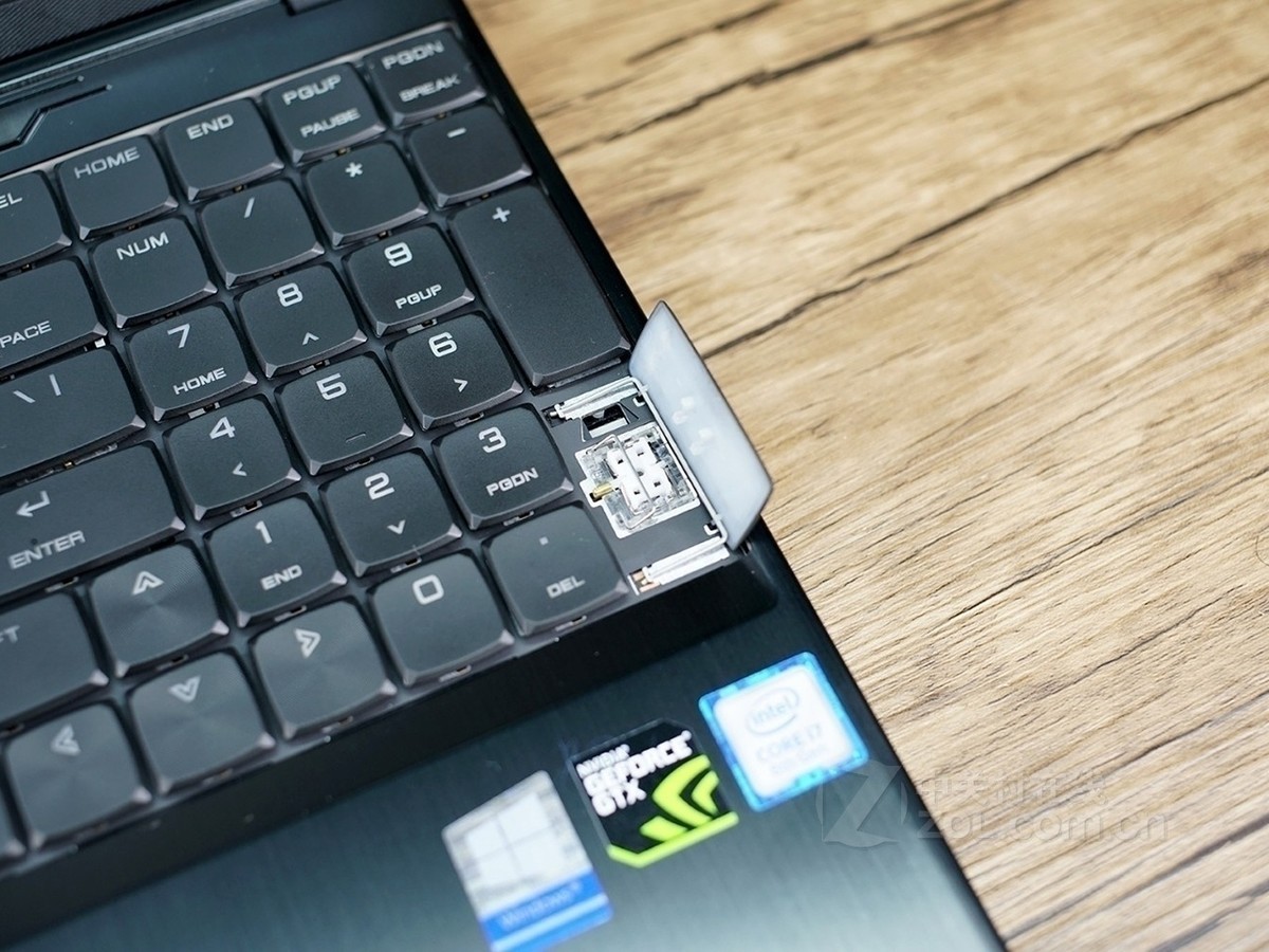 【高清图】 机械革命(mechrevo)深海幽灵z2(i7 8750h/8gb/128gb 1tb