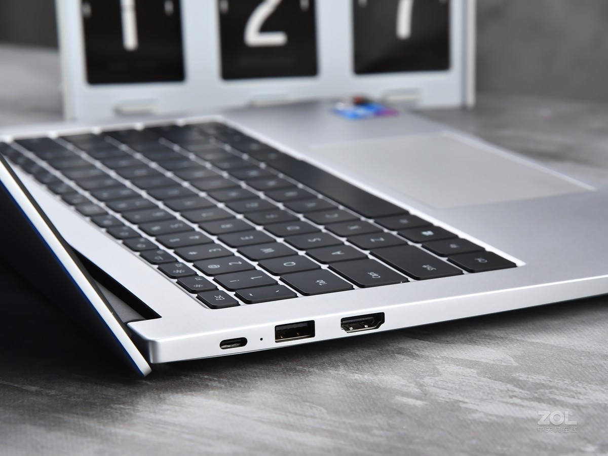 【高清图】 荣耀(rongyao)magicbook 14(r5 3500u/8gb/512gb)原创图赏