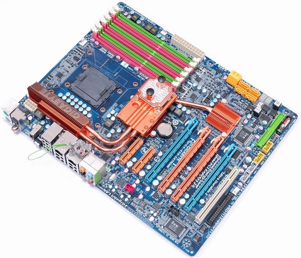 【高清图】 仍延续水冷方案 技嘉x58-extreme曝光图3