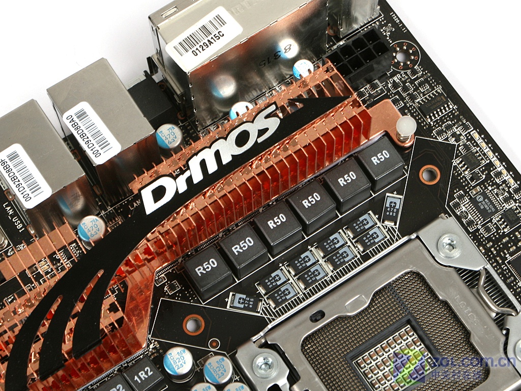 【高清图】 游戏性能双倍提升 旗舰级x58双卡详测图2