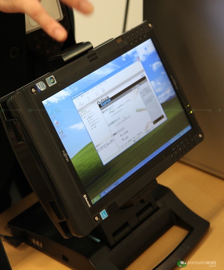 富士通公布8.9英寸旋转屏新笔记本(图) (8/10)