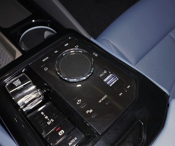 ����5ϵ 2024�� 525Li M�˶���װ�пط�����0