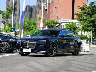 7ϵ 2023 740Li  װ