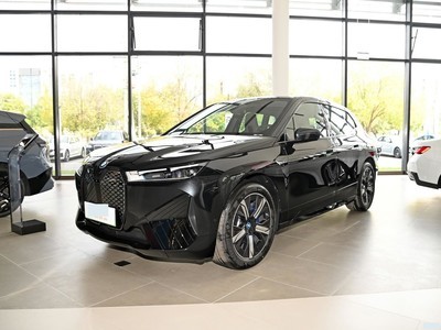 iX 2023 Ŀ M60