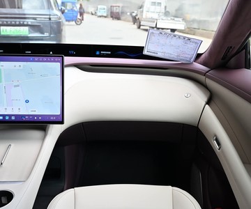 С������ С��YU7 2025�� ���������������пط�����3