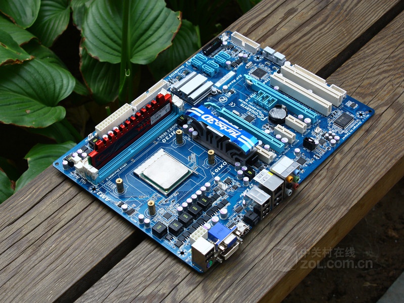 技嘉ga-880g-ud3h外观图