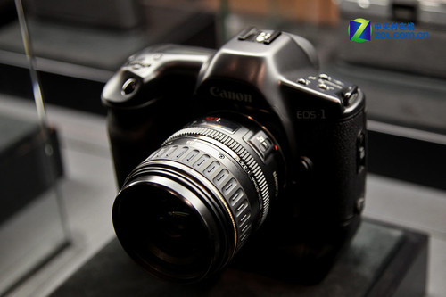 �����ܲ��ι� 