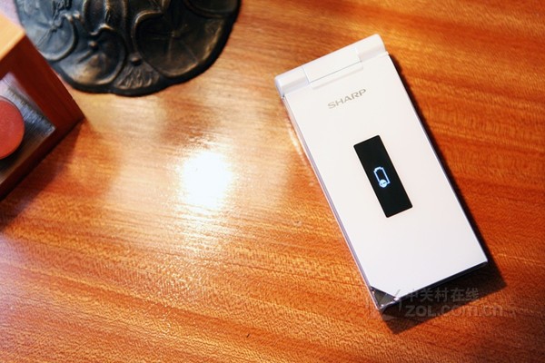 旋屏的android 3g手机 夏普sh7218u全新上市 热卖中 [海润通讯]