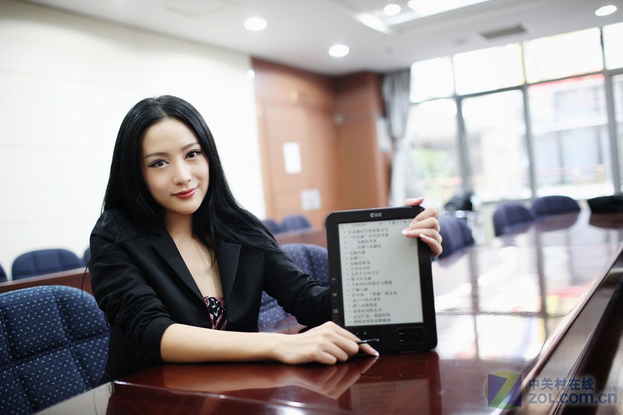 8吋大屏电纸书 汉王N800职场美女图赏