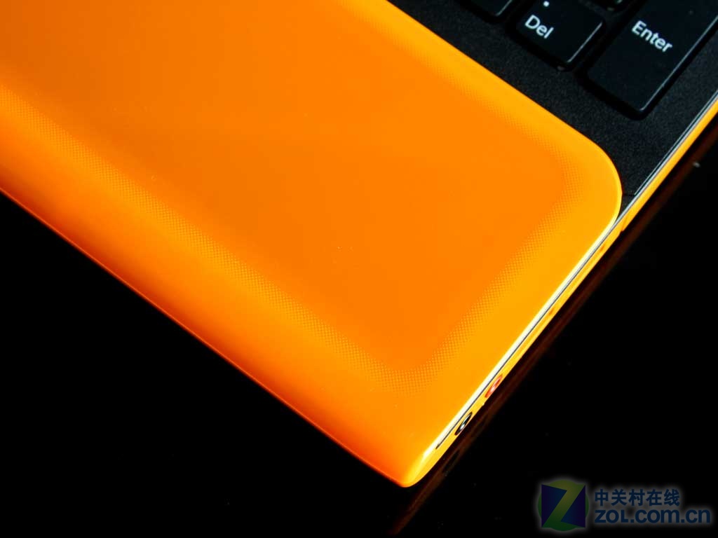 【高清图】 潮人最爱 索尼vaio cb荧光笔记本评测图2