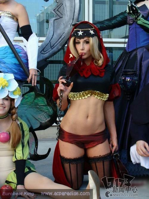 清纯与火辣并存 围观最性感的COSPLAY