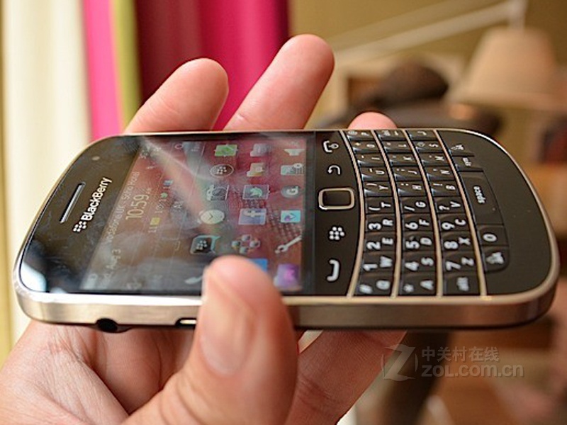 手机 黑莓手机 黑莓9900 黄金奢华版 图片 其他图赏125 / 138隐藏