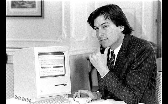 1984꣬ǲ˹չʾƻMacintoshԣʱ緢