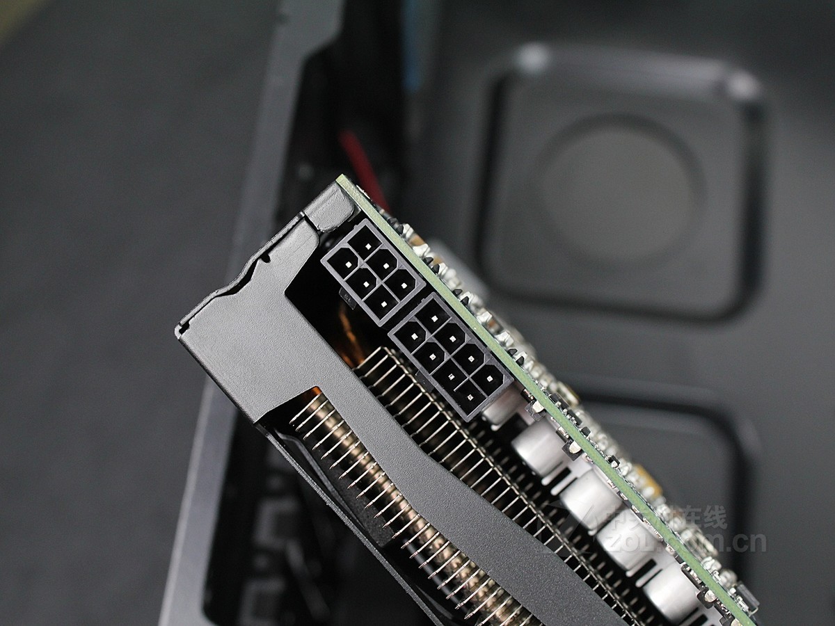 显卡 影驰显卡 影驰gtx570 四星黑将 图片 效果图 16 / 26隐藏