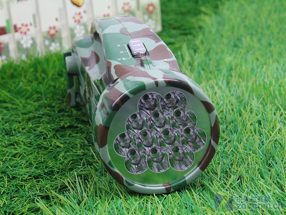 最炫"军用"装备!蓝色妖姬n68音响图赏