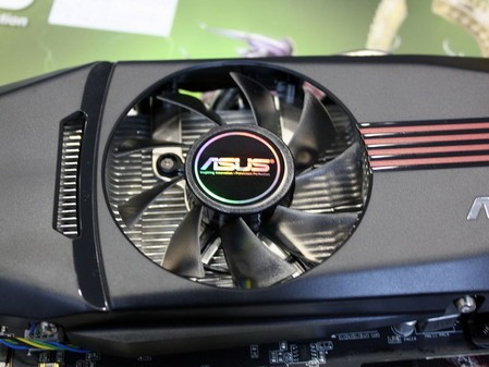 336核心游戏利器 华硕gtx560 se显卡持续热卖