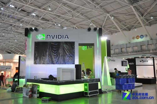 ̨������չ��Ļ�ڼ� NVIDIAչ̨���ȿ� 