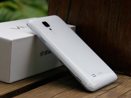 内置了800万像素摄像头 步步高 vivo s12采用了简约的直板全触控