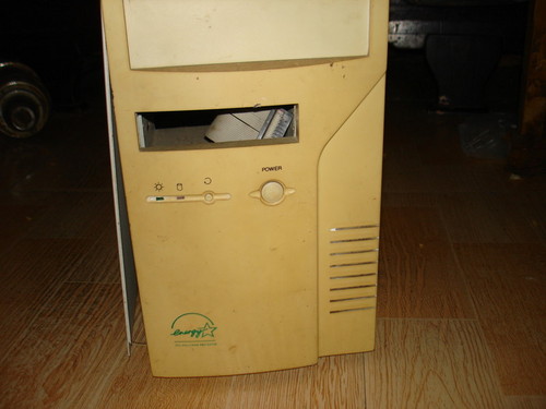34位资深网友展示古董pc(上)-首代奔腾现身 我家97年的老电脑