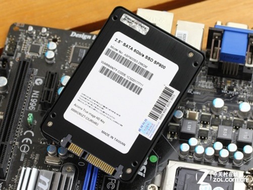 威刚sp900 256gb固态硬盘的背面特写