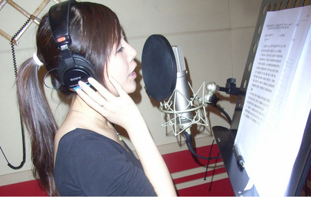 唐笑录制大航海单曲 各大音乐台打榜